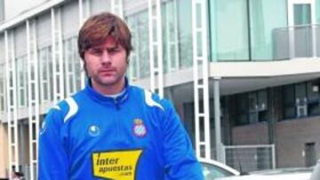 <b>CONFIADO. </b>Pochettino, ayer, de camino a la sala de prensa.