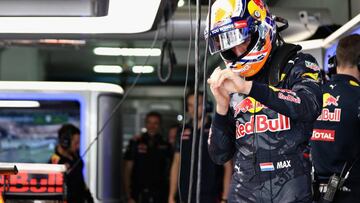 Verstappen el box de Red Bull en Singapur.