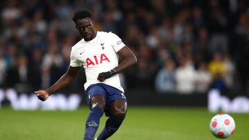 LONDON, ENGLAND - MAY 12: Davinson Sanchez of Tottenham Hotspur in action during the Premier League match between Tottenham Hotspur and Arsenal at Tottenham Hotspur Stadium on May 12, 2022 in London, United Kingdom. (Photo by Chris Brunskill/Fantasista/Getty Images)