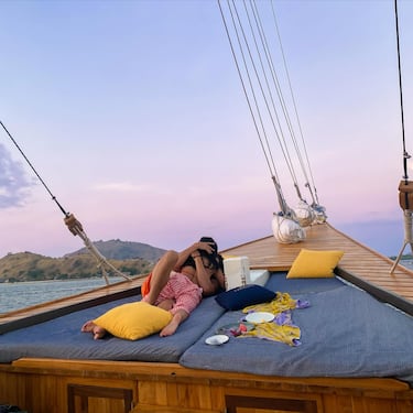 Antes de empezar con Aitana, Plex mantuvo una relación sentimental con la influencer Uxue López.