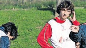 <b>INSTRUCCIONES. </b>Mané señaló con peto blanco a los defensas que harán frente al Villarreal.