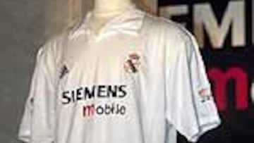 <b>HASTA 2005.</B> Florentino Pérez, en el acto de presentación de la publicidad en la camiseta, ha destacado que el nuevo patrocinador impulsa la vocación internacional del club.