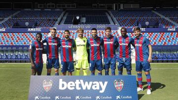 21/09/18 FOTOGRAFIA FOTO OFICIAL NUEVAS INCORPORACIONES FICHAJES
MOSES SIMON
BORJA MAYORAL
COKE
AITOR FERNANDEZ
CABACO
VUKCEVIC
RAPHAEL
PRCIC