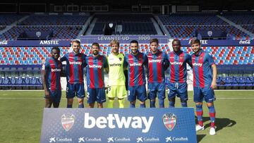 21/09/18 FOTOGRAFIA FOTO OFICIAL NUEVAS INCORPORACIONES FICHAJES 
 MOSES SIMON
 BORJA MAYORAL
 COKE
 AITOR FERNANDEZ
 CABACO
 VUKCEVIC
 RAPHAEL
 PRCIC
 
 
 
 
 