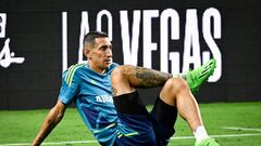 Árbitro choca con Di María en el partido entre Juventus y Chivas