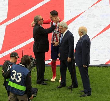 Torres con Adelardo, Cerezo y Albarrac¨ªn.