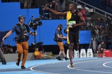 Bolt es leyenda: tercer oro en los 100 metros