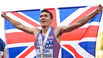 Jake Wightman won the 1500 meter field to claim the world title and his dad, Geoff Wightman was the on the PA commentating as his son crossed the finish.