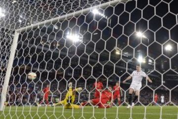 Coke adelantó al Sevilla. 1-2.