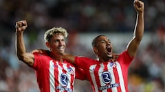 Llorente y Samuel Lino, en un partido del Atlético.