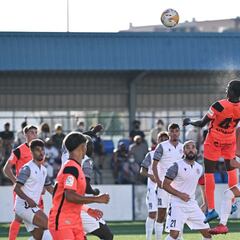 El Málaga más canterano somete a un valiente Vélez en el debut de José Alberto