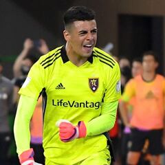 Reporte: Barcelona y Manchester United buscan el fichaje del arquero mexicoamericano David Ochoa