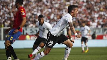 Colo Colo aplastó a Unión y el torneo queda con tres líderes