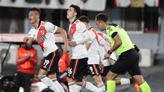 River Plate's forward Braian Romero (L) celebrates after scoring a goal against Lanus during their Argentine Professional Football League Tournament 2022 match at El Monumental Antonio Liberti stadium in Buenos Aires, on June 25, 2022. (Photo by ALEJANDRO PAGNI / AFP)