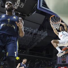 Sloukas abate a un Madrid que ya solo puede ser cuarto