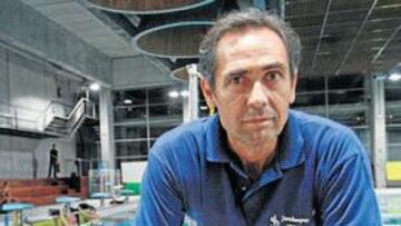 <b>UN FORJADOR DE ESTRELLAS ENAMORADO DE LA TECNOLOGÍA.</b> Maurizio Coconi (57 años) ha trabajado 14 años con la cantera italiana. De sus manos han salido campeones del mundo y olímpicos como Filippo Magnini o Massimiliano Rosolino. En una concentración en Las Palmas vino a ayudarnos un biomecánico italiano, pero mi intención es formar alguno en España. En la natación de élite, si no dispones de una buena técnica no hay velocidad. También quiero incorporar un nutricionista. porque nuestro carburante es la comida.
