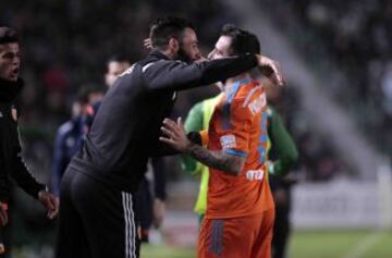 0-2. Paco Alcácer celebró el segundo gol con Negredo.