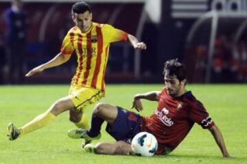 Arribas corta un balón a Pedro.