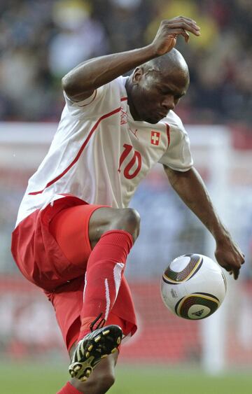 Pese a su triunfo ante España, la selección helvética se quitaba presión. Blaise Nkufo, delantero suizo, explicó las razones de la victoria ante La Roja: “Obtuvimos una gran victoria, jugamos bien, defendimos como un equipo y demostramos que habíamos preparado bien el partido, pero ellos son los favoritos para pasar como primeros de grupo…”.