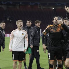Revista de prensa: "El Valencia ha vuelto" y "El Ajax dice adiós"