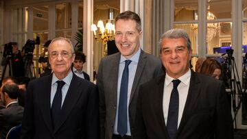 BERND REICHART, CEO DE LA SUPERLIGA, CON SUS PROMOTORES, FLORENTINO PEREZ Y JOAN LAPORTA