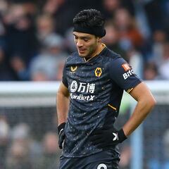 Raúl Jiménez recibió su segunda tarjeta roja en su carrera