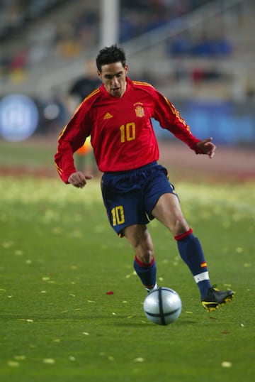 Ha sido internacional con la Selección de fútbol de España en 38 ocasiones. Su debut se produjo el 28 de marzo de 2001 en Valencia, en el partido que enfrentó a la selección española con la francesa y durante sus primeras convocatorias llevó el diez antes de defender el 14 y 11.