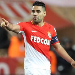 Presidente del Napoli critica a Falcao y niega su fichaje