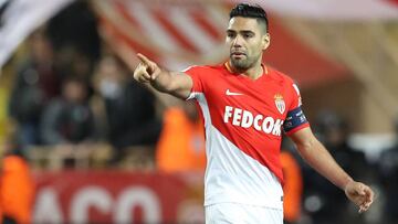 Presidente del Napoli critica a Falcao y niega su fichaje