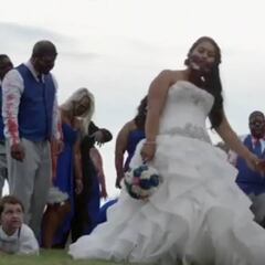 DeAngelo Williams incendia las redes con su gran boda zombie