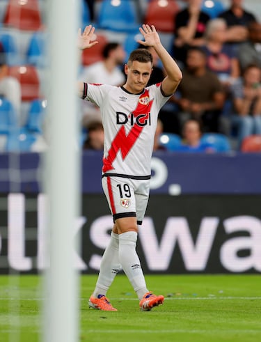 Anthony do Betis comemora gol.