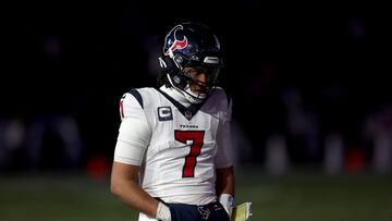 BALTIMORE, MARYLAND - JANUARY 20: Quarterback C.J. Stroud #7 of the Houston Texans rolls looks on during a timeout against the Baltimore Ravens in the second half at M&T Bank Stadium on January 20, 2024 in Baltimore, Maryland.   Rob Carr/Getty Images/AFP (Photo by Rob Carr / GETTY IMAGES NORTH AMERICA / Getty Images via AFP)