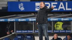 Cadiz's Spanish coach Sergio Gonzalez gestures during the Spanish League football match between Real Sociedad and Cadiz CF at the Reale Arena stadium in San Sebastian on March 3, 2023. (Photo by ANDER GILLENEA / AFP)
