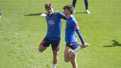 Griezmann y Jo&atilde;o F&eacute;lix, durante un entrenamiento del Atl&eacute;tico.