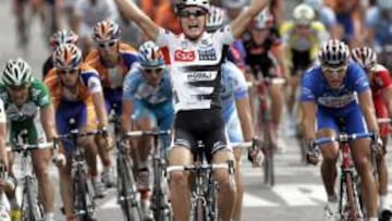 <b>VUELTA'08</b> Matti Breschel ha sido el primero en cruzar la línea de meta en Madrid.