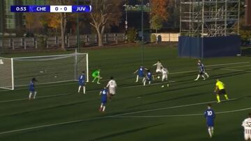 El joven que ya llam&oacute; Scaloni en la &uacute;ltima cita de Eliminatorias progresa en la Juventus y anot&oacute; un bello gol en el duelo estelar ante el Chelsea.