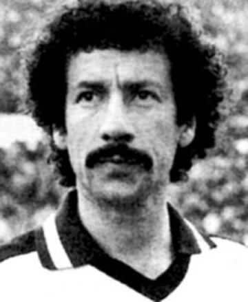 Eddio Inostroza 3: Huachipato (1974), U.Española (1975), Colo Colo (1979, 1981, 1983).