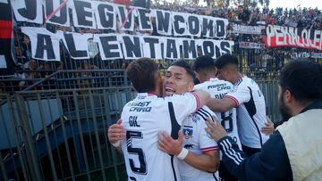Futbol, Everton vs Colo Colo.
Fecha 20, campeonato Nacional 2023.
Jugadores de Colo Colo Carlos Palacios celebran su gol contra Everton durante el partido de primera division disputado en el estadio Sausalito de Vina del Mar, Chile.
06/08/2023
Sebastian Cisternas/Photosport
Football, Everton vs Colo Colo.
20th turn, 2023 National Championship.
Colo ColoÕs players celebrate scoring against Everton during the first division match held at the Sausalito stadium in Santiago, Chile.
06/08/2023
Sebastian Cisternas/Photosport