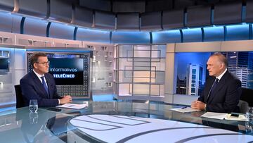 Alberto Núñez Feijóo con Pedro Piqueras en Telecinco.