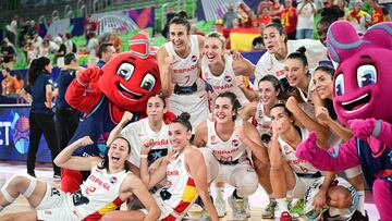 Spain's players celebrate after winning the FIBA Women's Eurobasket 2023 quarter final match between Spain and Germany at the Arena Stozice in Ljubljana, Slovenia, on June 22, 2023. (Photo by Jure Makovec / AFP)
