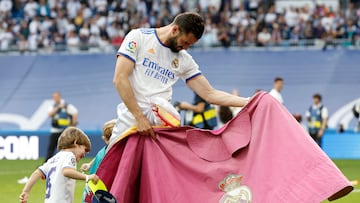 Soccer Football - LaLiga - Real Madrid v Espanyol - Santiago Bernabeu, Madrid, Spain - April 30, 2022 Real Madrid's Nacho holds a flag and celebrates after winning LaLiga REUTERS/Juan Medina