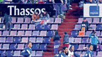 <b>MUCHA EMOCIÓN. </b>Los jugadores del Tenerife salieron muy satisfechos del partido ante el Real Valladolid tras ser capaces de igualar un 3-0 en contra.