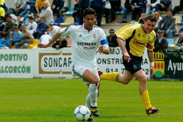Comenz車 su carrera en el Real Madrid C el a?o 2000 y en el 2002 pas車 al Castilla. Tras dos a?os ficha por el Getafe CF, equipo en el que disputa 61 encuentros anotando 13 goles en dos temporadas.