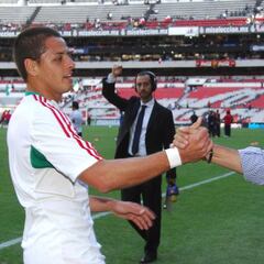 Checo Pérez felicita a Chicharito por regresar