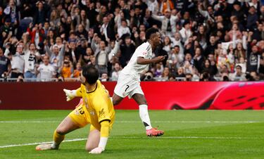 Con varios regates, volvió loco a Ratiu y finalizó al primer palo para marcar el 2-0 de su equipo.