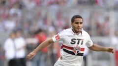 El Sao Paulo admite que negocia con el Barcelona por Douglas