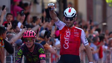 Team Cofidis' French rider Benjamin Thomas  celebrates as he crosses the finish line to win the 5th stage of the 107th Giro d'Italia cycling race, 178 km between Genova and Lucca, on May 8, 2024 in Lucca. (Photo by Luca Bettini / AFP)