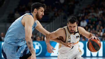 MADRID, 03/12/2023.- El base argentino del Real Madrid Facundo Campazzo (d) disputa una posesión ante Juan Fernández alero argentino del Breogán durante el partido que disputan ambos clubes, correspondiente a la decimosegunda jornada de la Liga Endesa, en Madrid hoy 3 de diciembre. EFE/ Mariscal