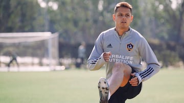 El delantero mexicano comanda el tridente al ataque de los dirigidos por Guillermo Barros Schelotto, en el amistoso ante Toronto.