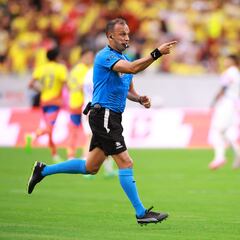 Así es Darío Herrera, el árbitro del Uruguay - Brasil de cuartos de final de Copa América 2024
